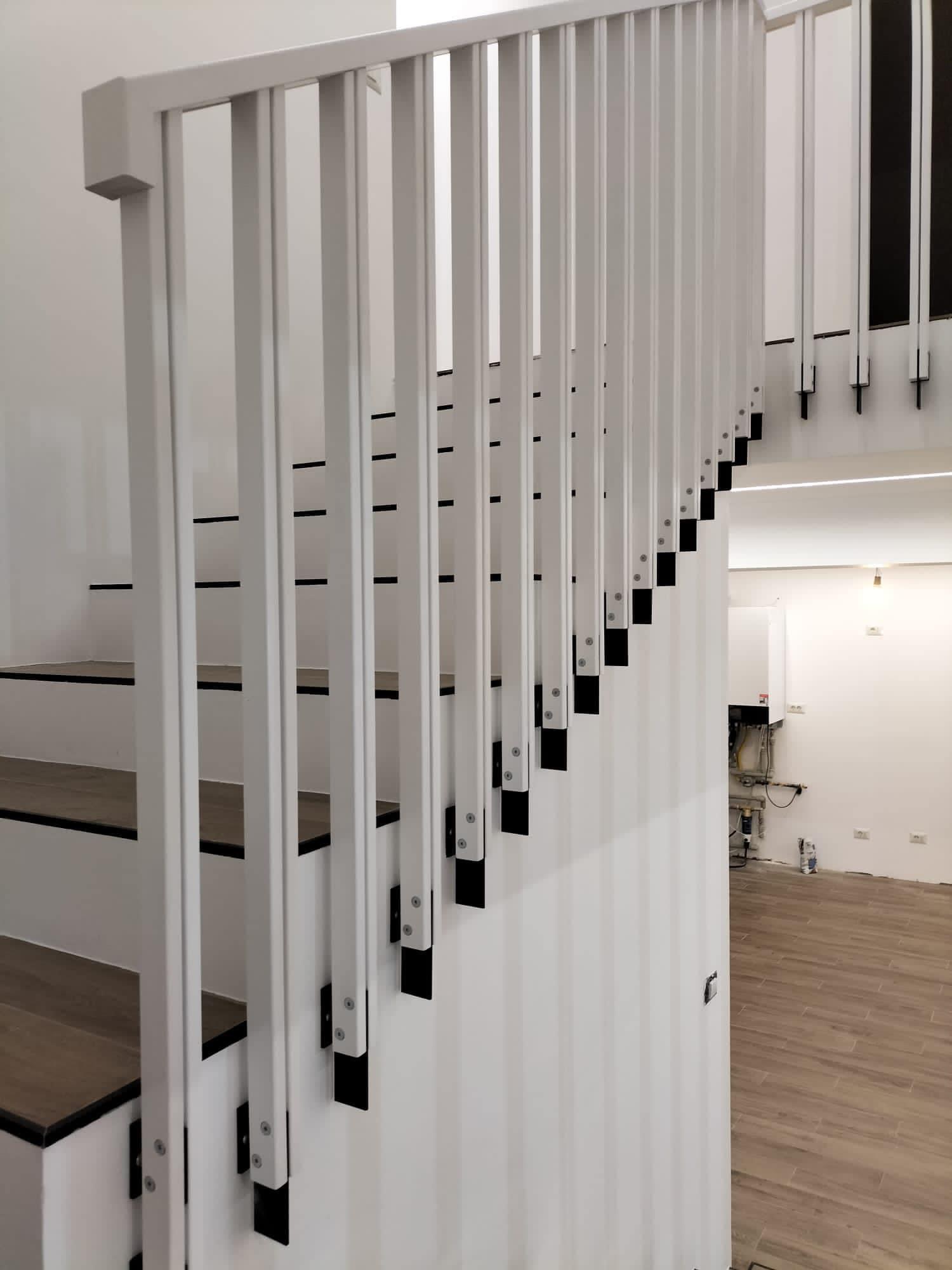 Scari interioare, balustrada, riflaj