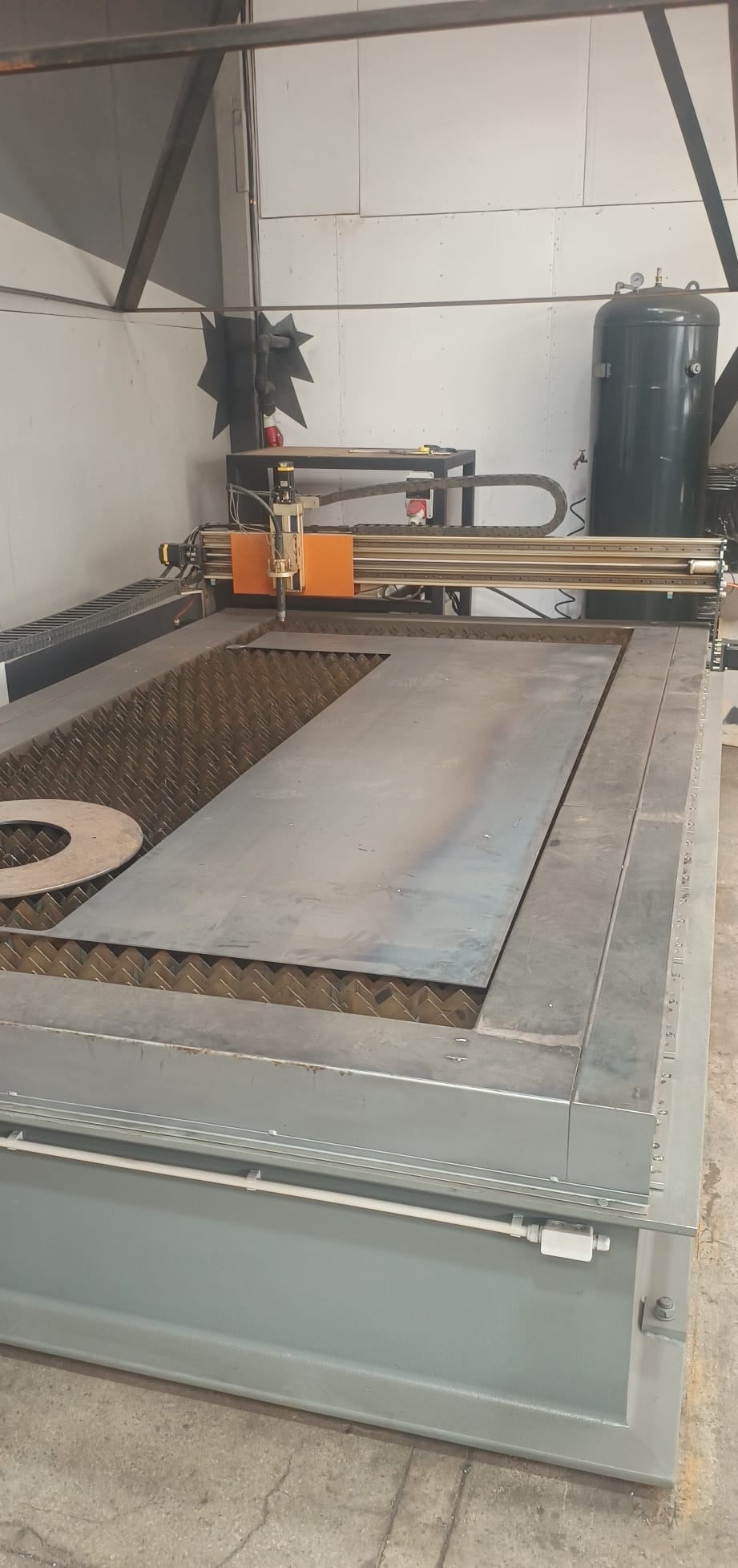 Debitare tabla CNC